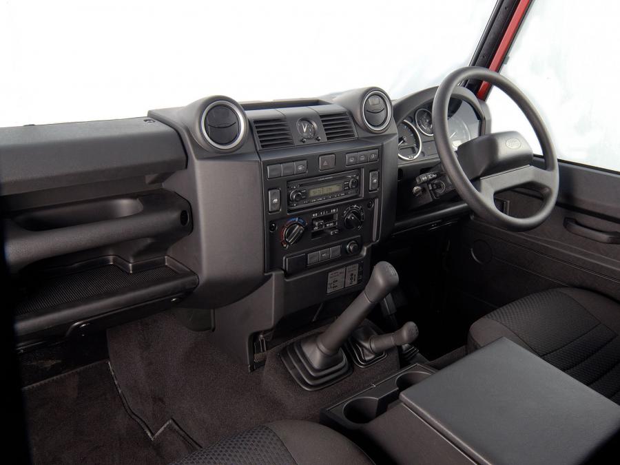  Land Rover Defender 90 Station Wagon 2007 года  (ZA) (фото 5 из 7)